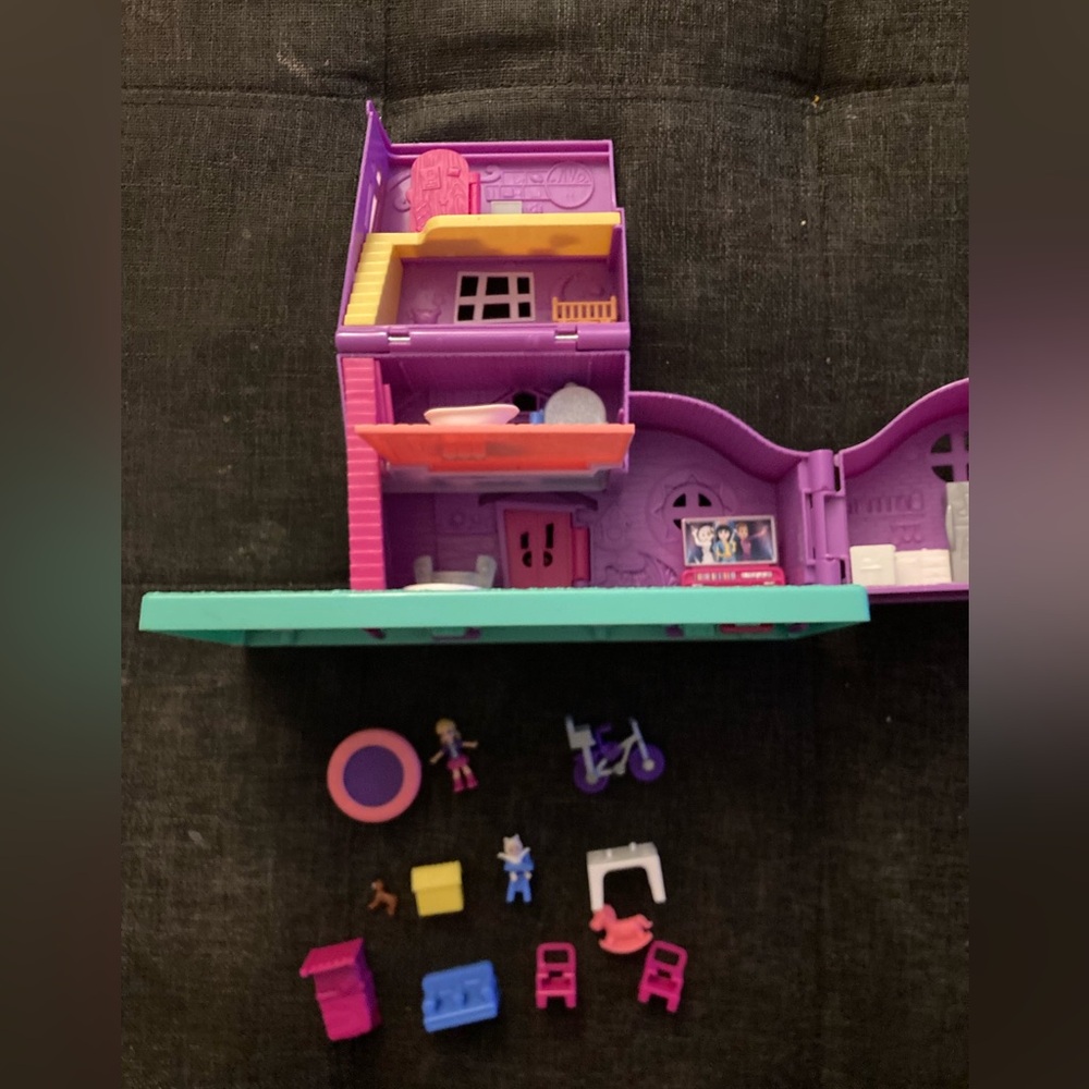 Pollyville micro doll house
